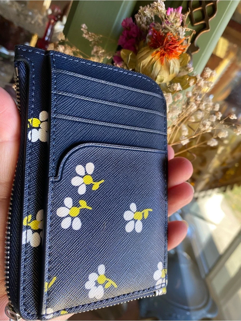 NWOT- Kate Spade ♠️ Daisy Toss Medium Card Holder